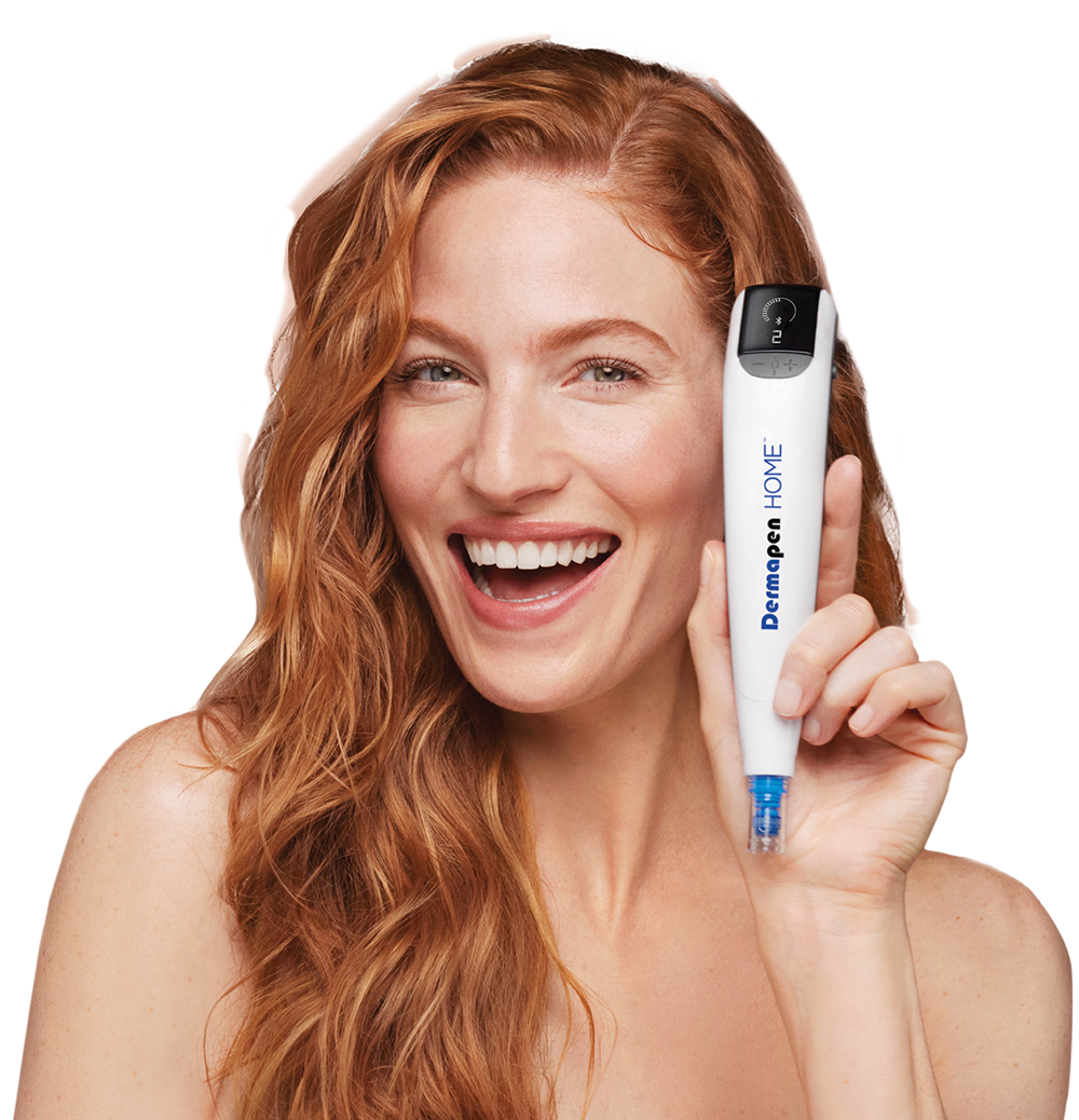 Zdjęcie modelki trzymającej urządzenie Dermapen HOME™